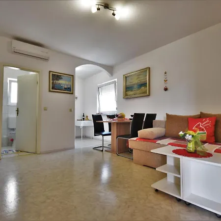 Apartment Delphin Vrvari
